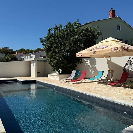 Paradiso Arx بولا